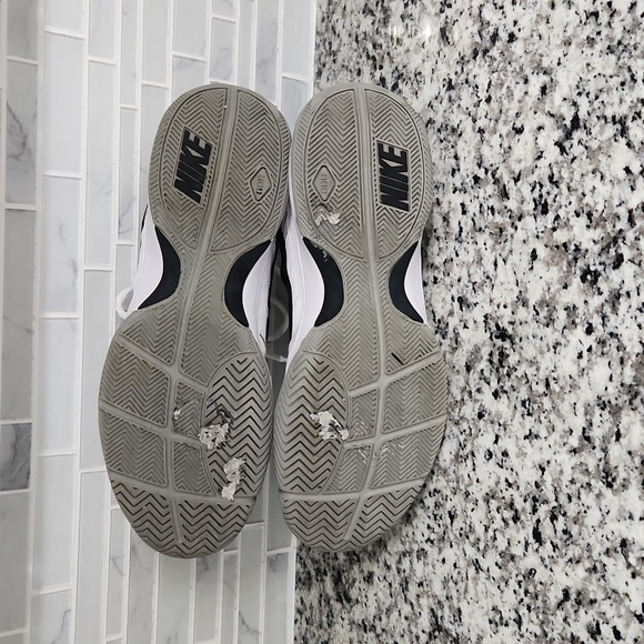 White & Black Nike Court Lite Tennis Shoes sz 13 - 845201-100 low top sneakers - Picture 6 of 7